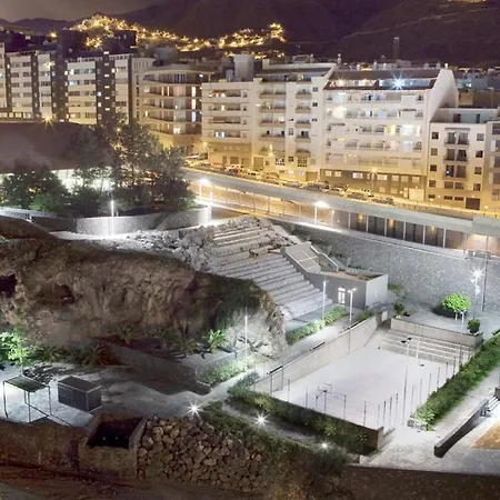 S/c De Tenerife, 1 *
